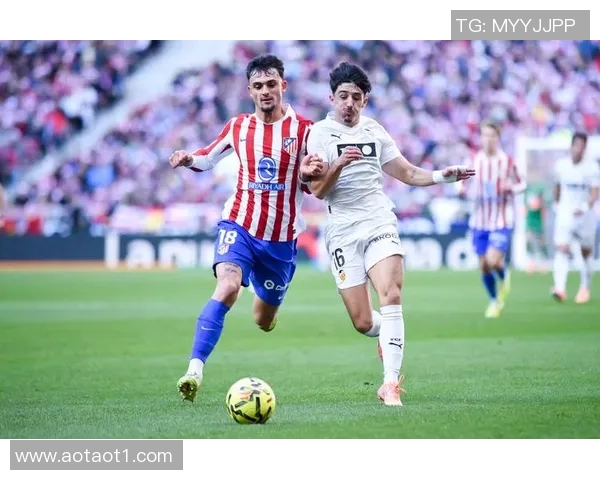 马德里竞技队宣布签下新的中场球员：新星加盟点燃激情